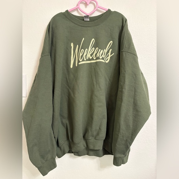 💚Olive Green Weekend Sweater💚 - Picture 2 of 4